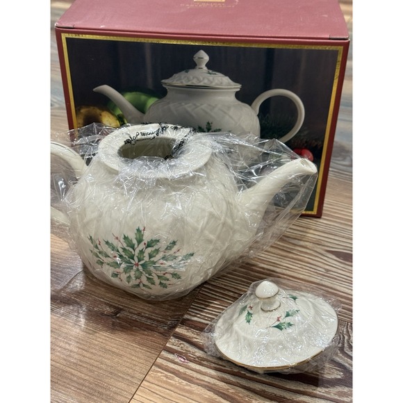 Brand NEW Lenox Holiday Carved Teapot Lid Fine China  Christmas Holly Tea Pot - Picture 1 of 6